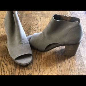 Lucky Brand Grey Boots!